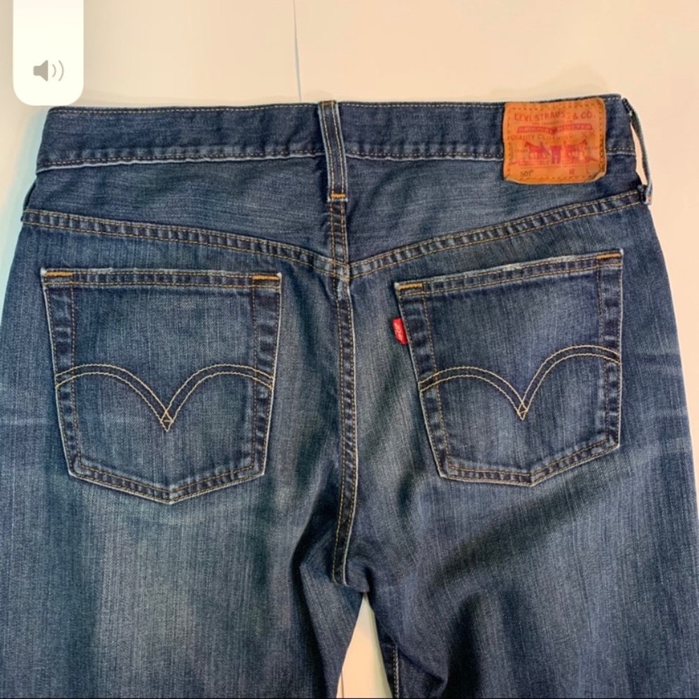 LEVI'S 501 Jeans Medium Wash- 26, EUC